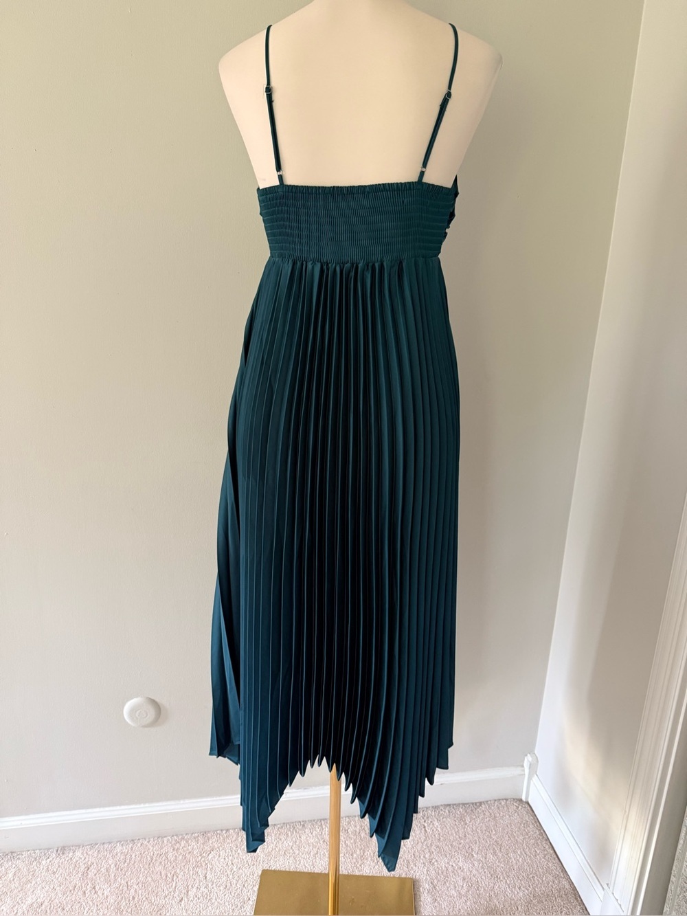 Petal & Pup Emerald Pleated Midi Dress Size 6 NWOT Satin Handkerchief Hem - Picture 6 of 6